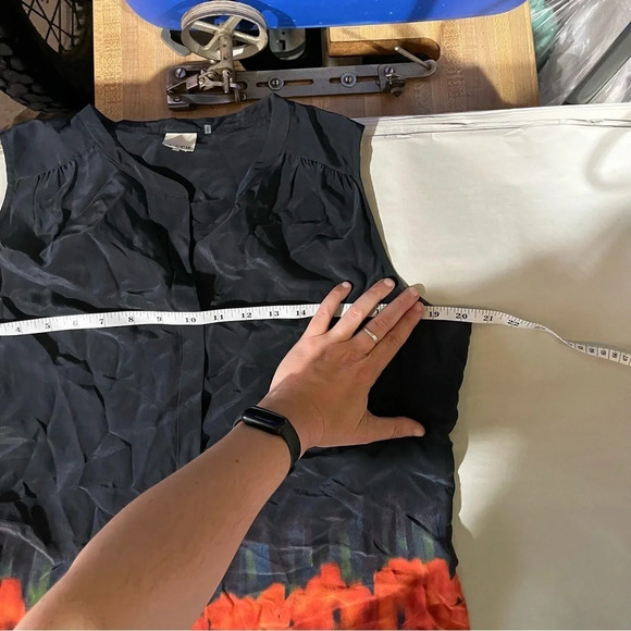 ECRU ~ Classic Cezanne Black and Floral 100% Silk Sleeveless Tank Button Down - Picture 10 of 10